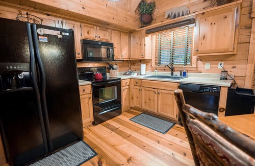 Ellijay Cabina | The Blissful Bear Cabin