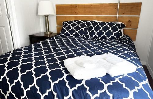 Bloomfield Casa | The Bloomfield: Westlake Couple's Cottage