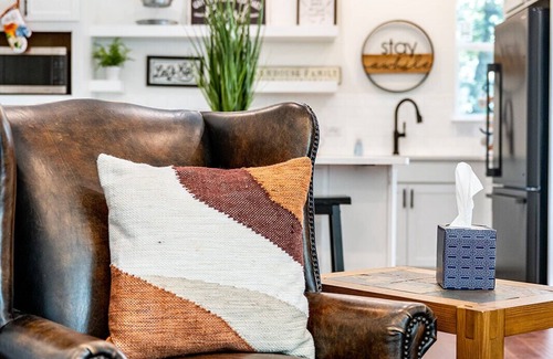 Burleson Casa | The Blue Barn in pleasant Burleson with AC