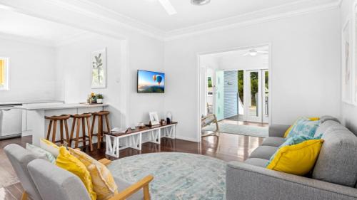 Woorim Casa | The Blue Beachside Bungalow