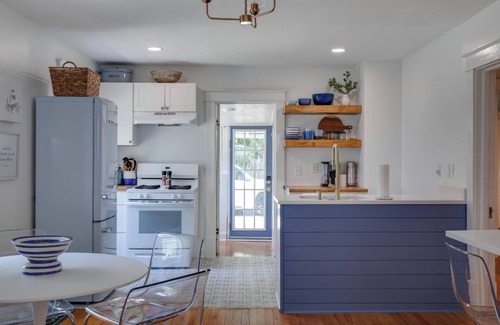 Southwest Raleigh Casa | The Blue Bungalow- NC State, ITB, Cameron Village