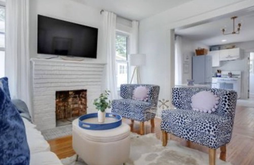 Southwest Raleigh Casa | The Blue Bungalow- NC State, ITB, Cameron Village