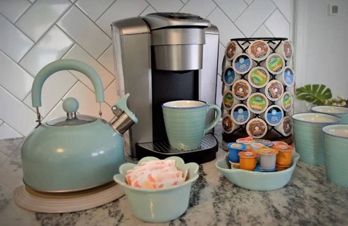 Historic Uptown Casa | The Blue Bungalow by Crescent Lake Walk 2 Downtown K&Q Hot Tub Private Courtyard