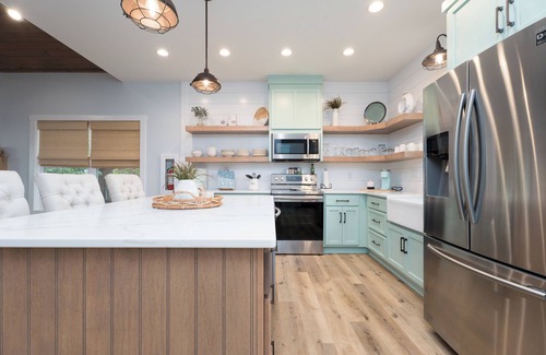 Scottsville Casa | The Blue Cat: Family-Friendly Luxury Lakefront Retreat w/ Fire Pit, Sunset Views