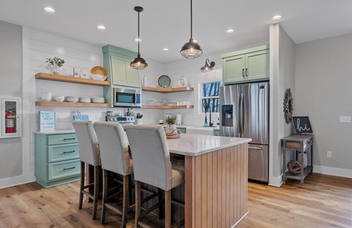 Scottsville Casa | The Blue Cat: Family-Friendly Luxury Lakefront Retreat w/ Fire Pit, Sunset Views