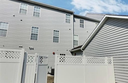 Villages of Five Points Apartamento | The Blue Chill! A 4 Bedroom Townhouse w/Pool!