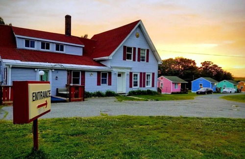 Ellsworth Cabaña | The Blue Cottage@ Twin Hills Cottages