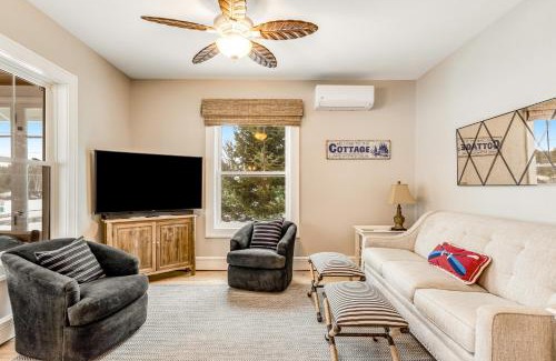 Minocqua Casa | The Blue Cottage