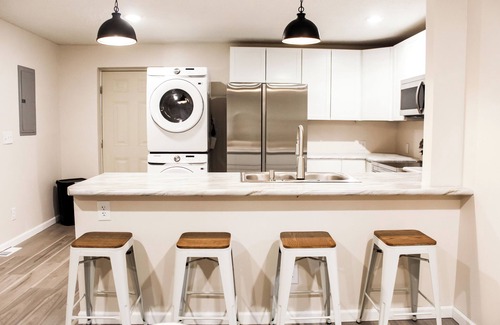Bristol Casa | The Blue Door 155. A Welcoming Home near State St