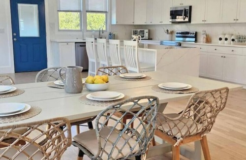 Center Moriches Casa | "The Blue Door" House Waterfront