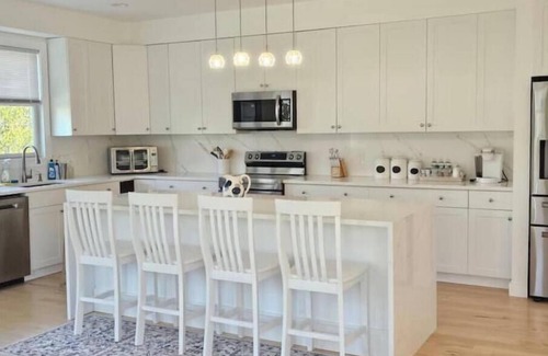 Center Moriches Casa | "The Blue Door" House Waterfront