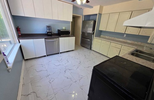 Courtice Casa | The Blue Door Retreat. Cottage style living in the city!