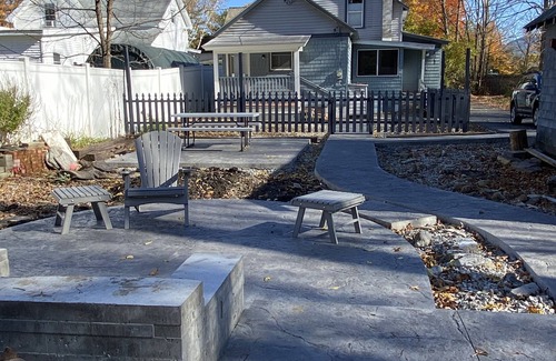 Bolton Landing Casa | The Blue Escape - Enjoy downtown by foot