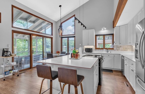 Waleska Casa | The Blue Flamingo (5-Bedroom Home) by RedAwning