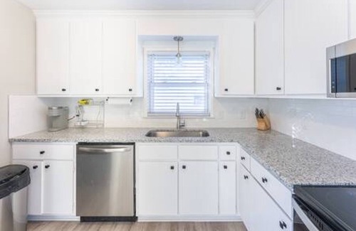 Durham Casa | The Blue Fox - Exquisite 4BR House in N. Durham
