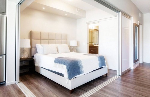 Kelowna Central Business District Condominio | "The Blue Haven" Knox View Kelowna Downtown Condo