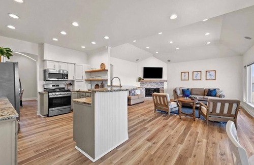 Bella Vista Casa | The Blue Heron Lakehouse on the beautiful lake Loch Lomond, Bella Vista AR