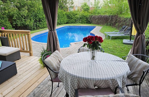 New Tecumseth Casa | The Blue House - 4 Bedrooms + Pool - Perfect for the Whole Family!