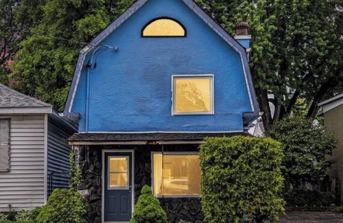 Vanier North Casa | The blue house