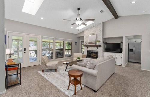 Tool Casa | The Blue House - Lake Front Getaway