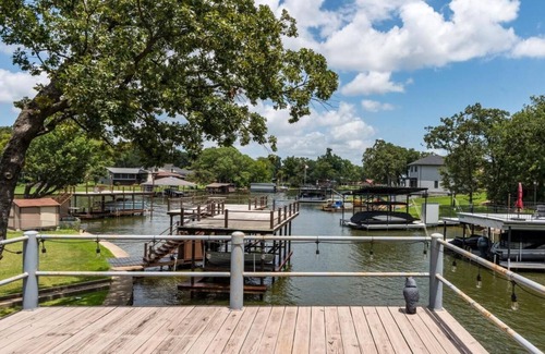 Tool Casa | The Blue House - Lake Front Getaway