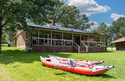 Tool Casa | The Blue House - Lake Front Getaway