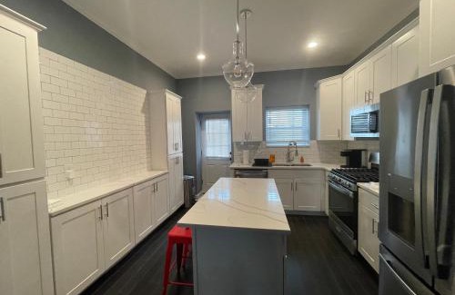 Highlandtown Casa | The Blue House! Modern+ Rooftop deck+ Parking