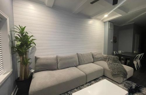 Highlandtown Casa | The Blue House! Modern+ Rooftop deck+ Parking