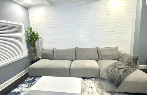 Highlandtown Casa | The Blue House! Modern+ Rooftop deck+ Parking