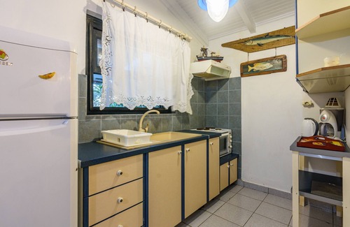 Aipeia Casa | The Blue House Seaside Retreat - Fully Equipped
