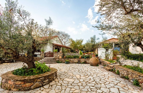Aipeia Casa | The Blue House Seaside Retreat - Fully Equipped