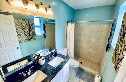 Deanwood Casa | The Blue House