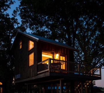 Elm Mott Otro | The Blue Jay Treehouse 15MIN to Magnolia Baylor
