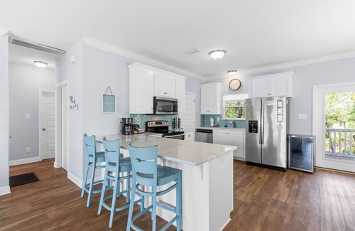 Morgantown Casa | The Blue Mermaid|Walk to Beach|Heated Pool|Dog Friendly|Arcade|Fire Pit|2KingSte