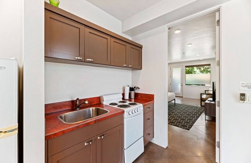 Ivins Condominio | The Blue Moon - Ground Floor Suite w/ Red Rock Views