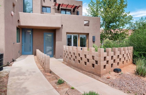 Ivins Condominio | The Blue Moon - Ground Floor Suite w/ Red Rock Views