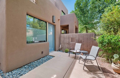 Ivins Condominio | The Blue Moon - Ground Floor Suite w/ Red Rock Views