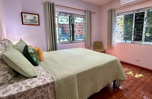 Montego Bay Cama Y Desayuno | The Blue Orchid B&B