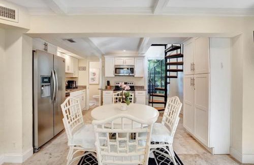 Flamingo Parks Casa | The Blue Pearl - Soak Up Views from a Scenic Poolside Upper Deck