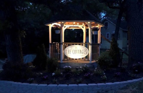 Antioch Cabaña | The Blue Roof Cottage @ Cottages on Petite Lake