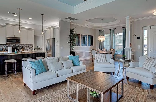 Long Meadow Casa | The Blue Sapphire Private Home