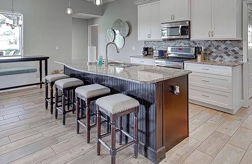 Long Meadow Casa | The Blue Sapphire Private Home