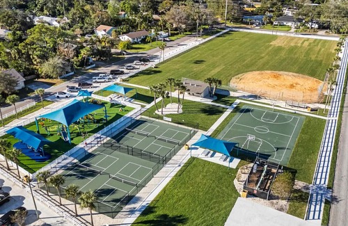 Jacksonville Beach Condominio | The Blue Turtle: retreat w/ bikes! By Beach & Mayo