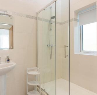Headington Apartamento | The Bluebird Apartment, Built in 2023, 2 minutes walk to JR Hospital & Manor, Ideal for Oxford Brookes University