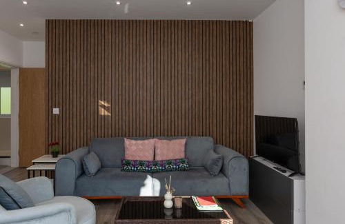Headington Apartamento | The Bluebird Apartment, Built in 2023, 2 minutes walk to JR Hospital & Manor, Ideal for Oxford Brookes University