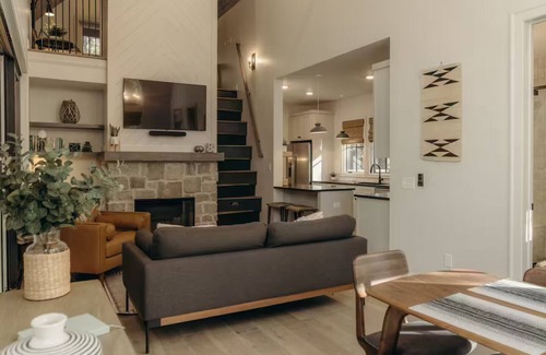 Monteagle Casa | The Bluebird Cabin