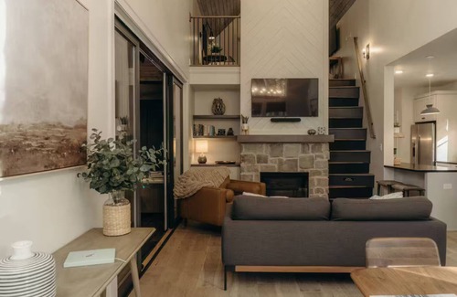 Monteagle Casa | The Bluebird Cabin