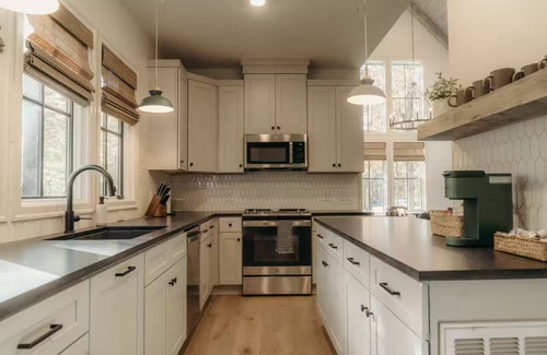 Monteagle Casa | The Bluebird Cabin