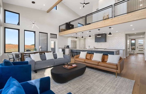Fort Valley Casa | The Bluebird Flagstaff | Luxury| Sleeps 26| VIEWS