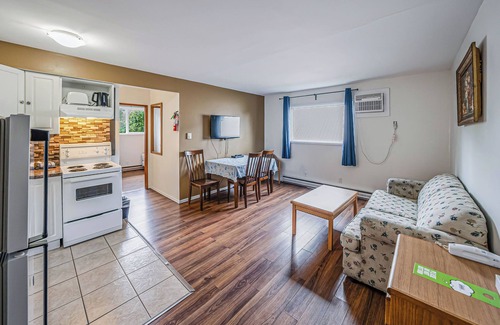 Regional District of Nanaimo Hotel | The Bluebird Motel